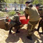Астраханские поисковики прощаются с останками найденных солдат в Ростовской области